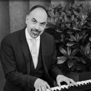 Pianist mit Gesang für Firmenfeier und Hochzeit in München Pianist mit Gesang für Firmenfeier und Hochzeit in München