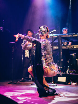 Mirror Butterfly Walking Act Show Leinup Agentur Tanz und Performance Mirror Butterfly Walking Act Show Leinup Agentur Tanz und Performance