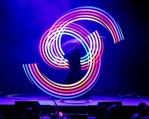 LED-Jongleur-Lightpainting-Showact-Leinup-Agentur LED-Jongleur-Lightpainting-Showact-Leinup-Agentur
