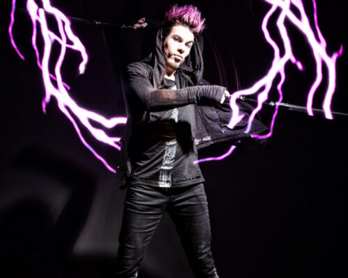 LED-Jongleur-Showact-Leinup-Agentur LED-Jongleur-Showact-Leinup-Agentur